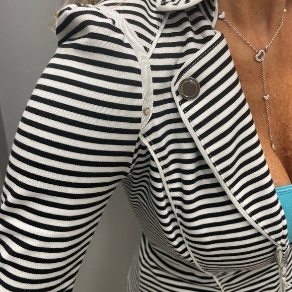 White House, Black market, white and black striped blazer - Picture 15 of 16